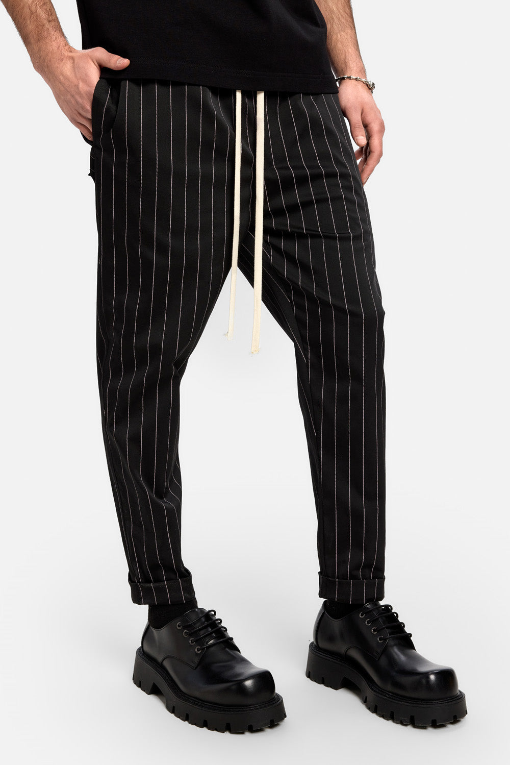 Pantaloni din pânză cu dungi Thom | Bărbați | Negru | Stil Modern & Elegant | Confort & Funcționalitate | Atelier Hamza
