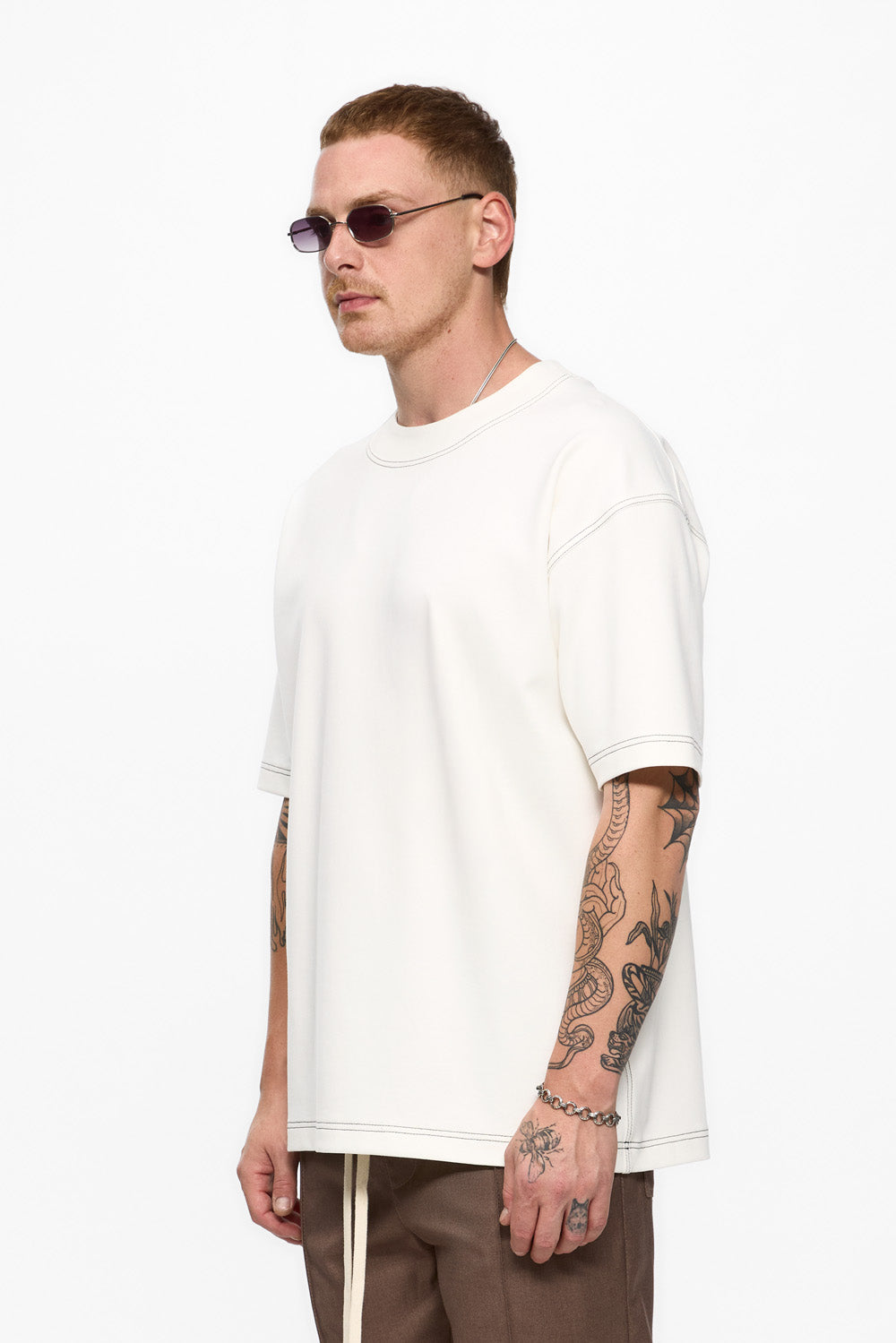Khan Off-White T-shirt with decorative stitching