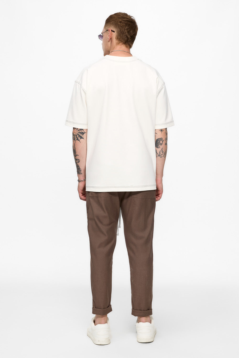 Khan Off-White T-shirt with decorative stitching