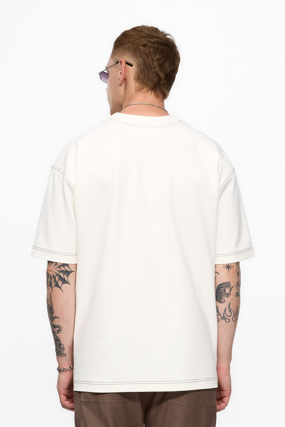 Khan T-shirt with decorative stitching | Men | Off-White | Modern & Elegant Style | Comfort & Functionality | Atelier Hamza