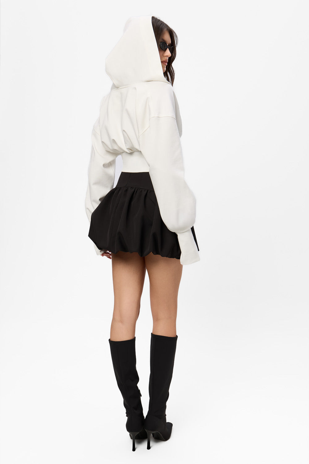 Czarna bluza z kapturem Karol z gorsetem