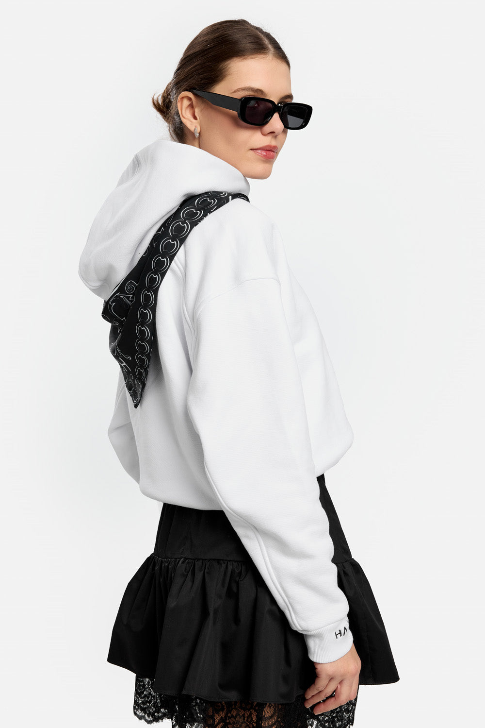 Hanorac Tiffany 2.0 cu broderie | Femei | Alb | Stil Modern & Elegant | Confort & Funcționalitate | Atelier Hamza