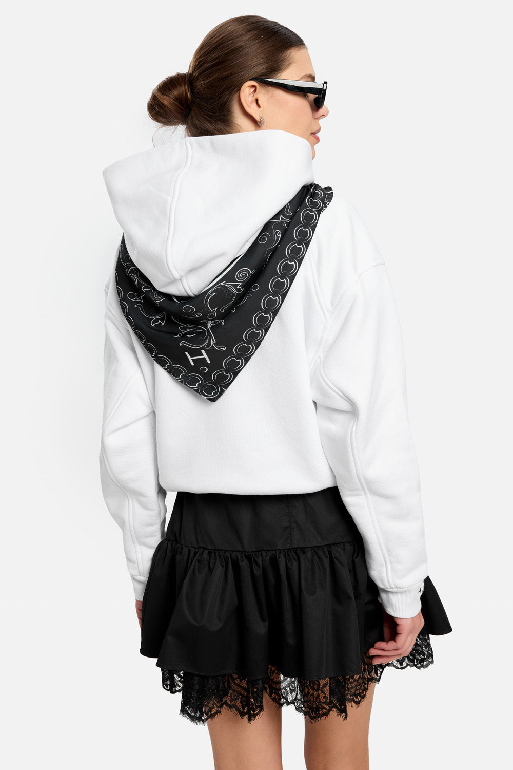 Hanorac Tiffany 2.0 cu broderie | Femei | Alb | Stil Modern & Elegant | Confort & Funcționalitate | Atelier Hamza