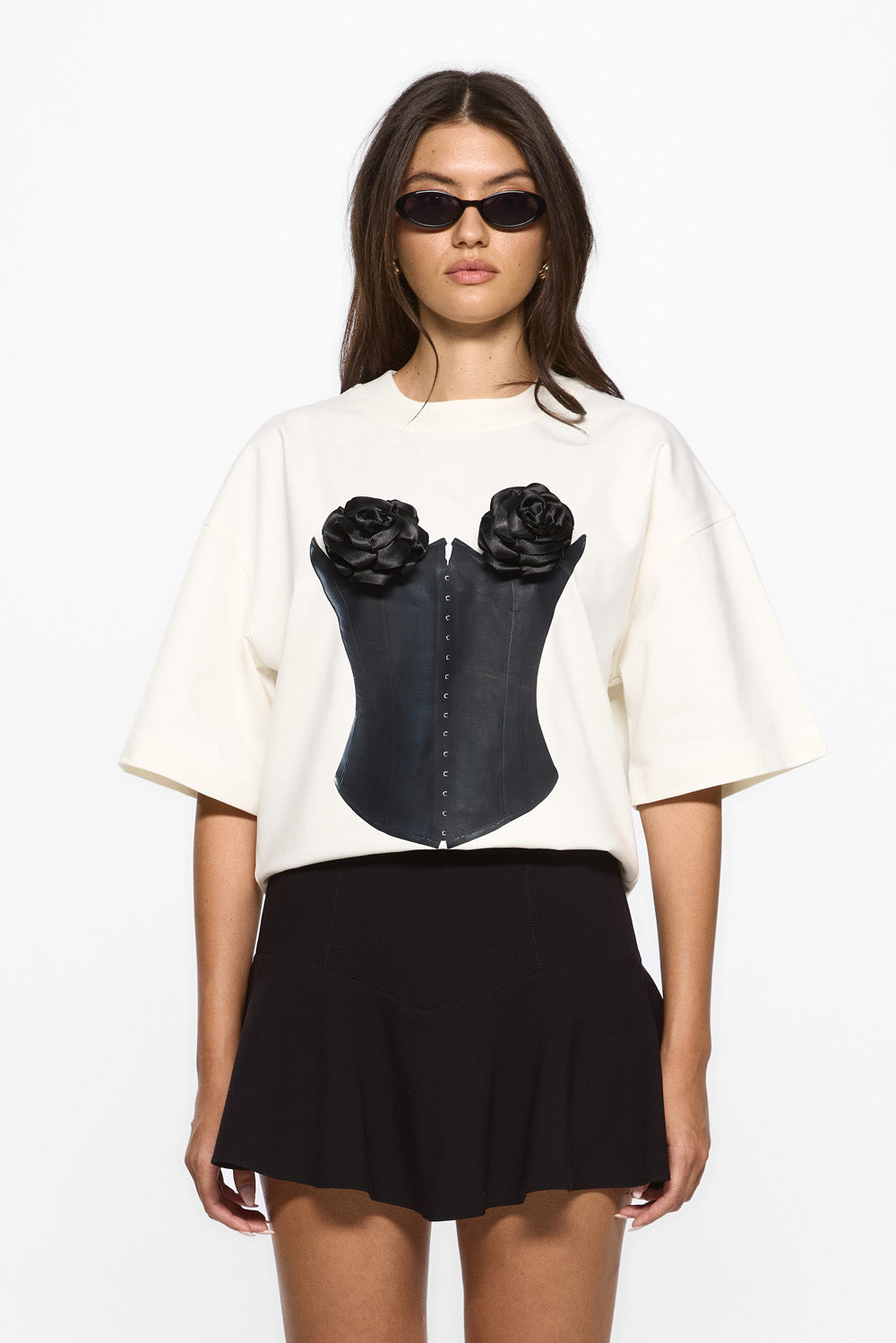 Koszulka Belle z kwiatową aplikacją w kolorze off-white W