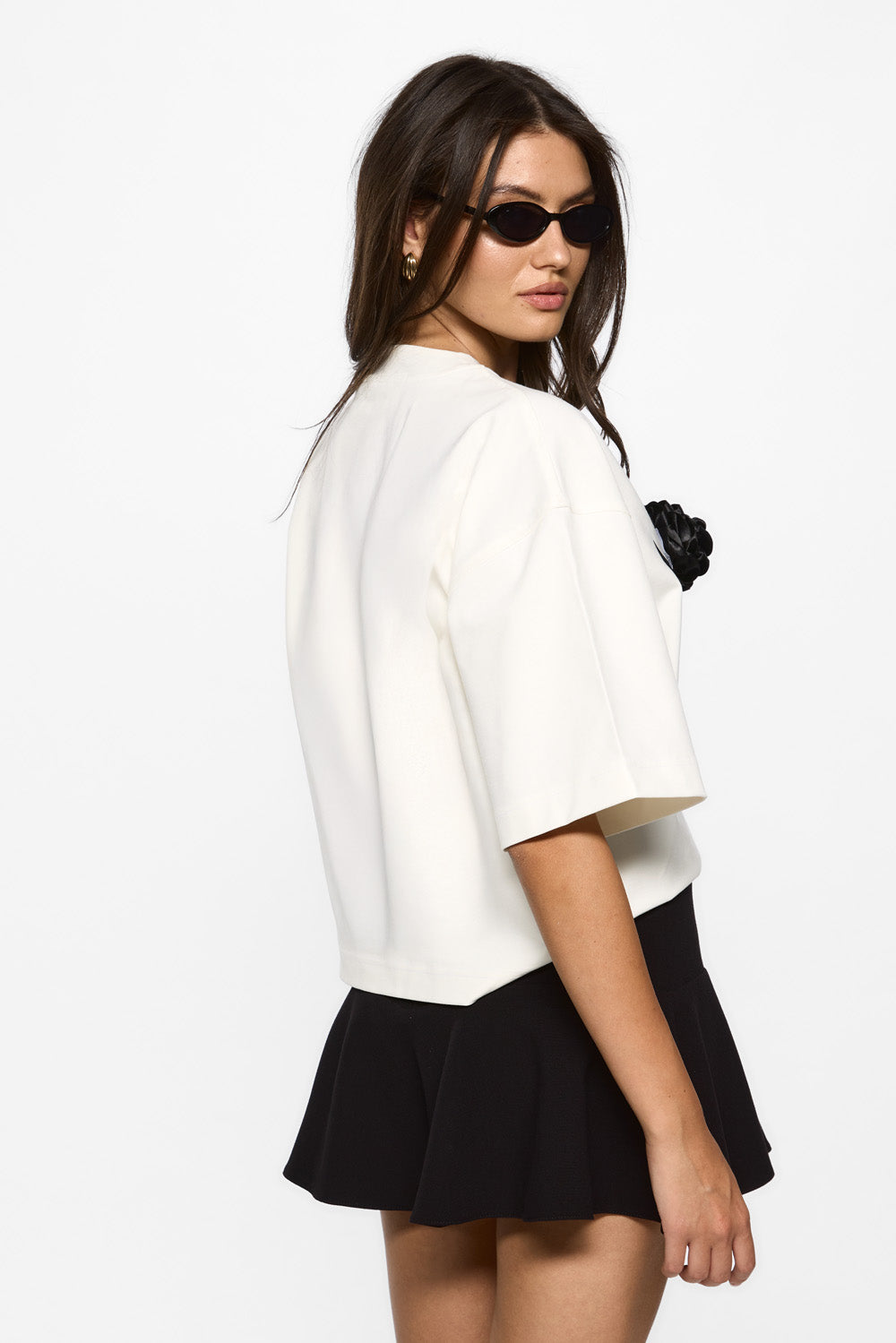 Koszulka Belle z kwiatową aplikacją w kolorze off-white W