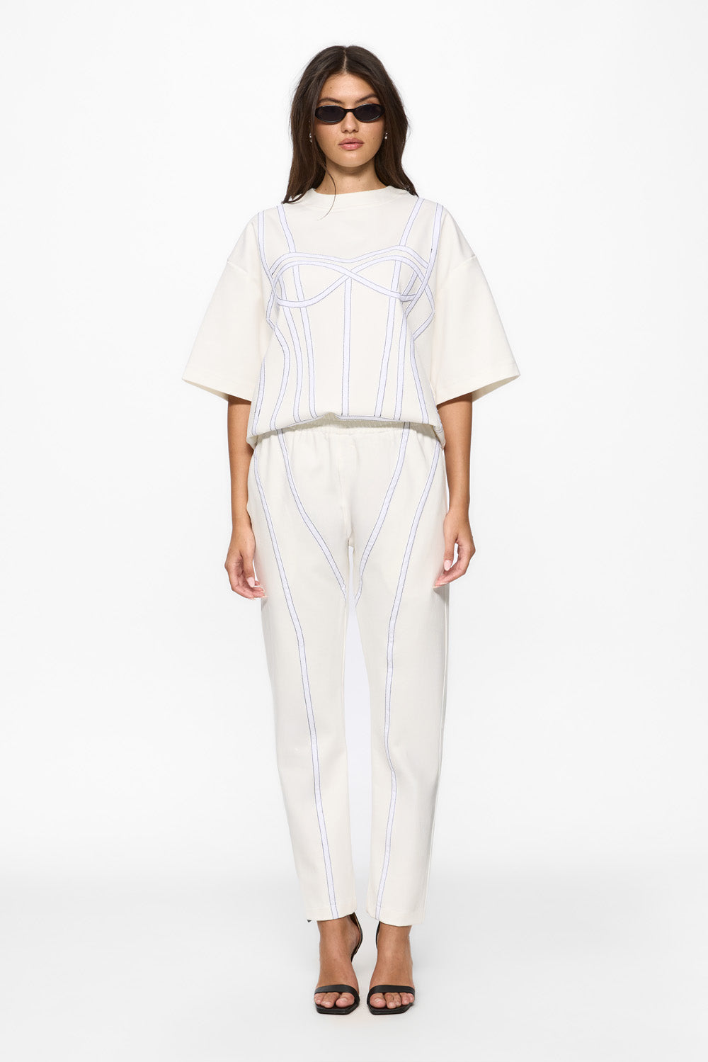 Beżowa koszulka Luna z aplikacją kokardek W