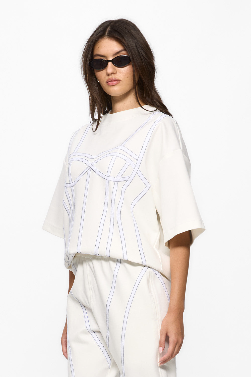 Beżowa koszulka Luna z aplikacją kokardek W