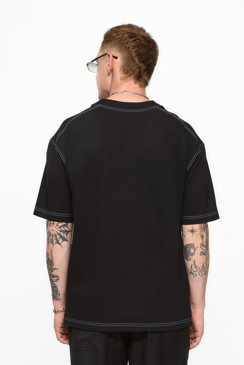 Khan T-shirt with decorative stitching | Men | Black | Modern & Elegant Style | Comfort & Functionality | Atelier Hamza