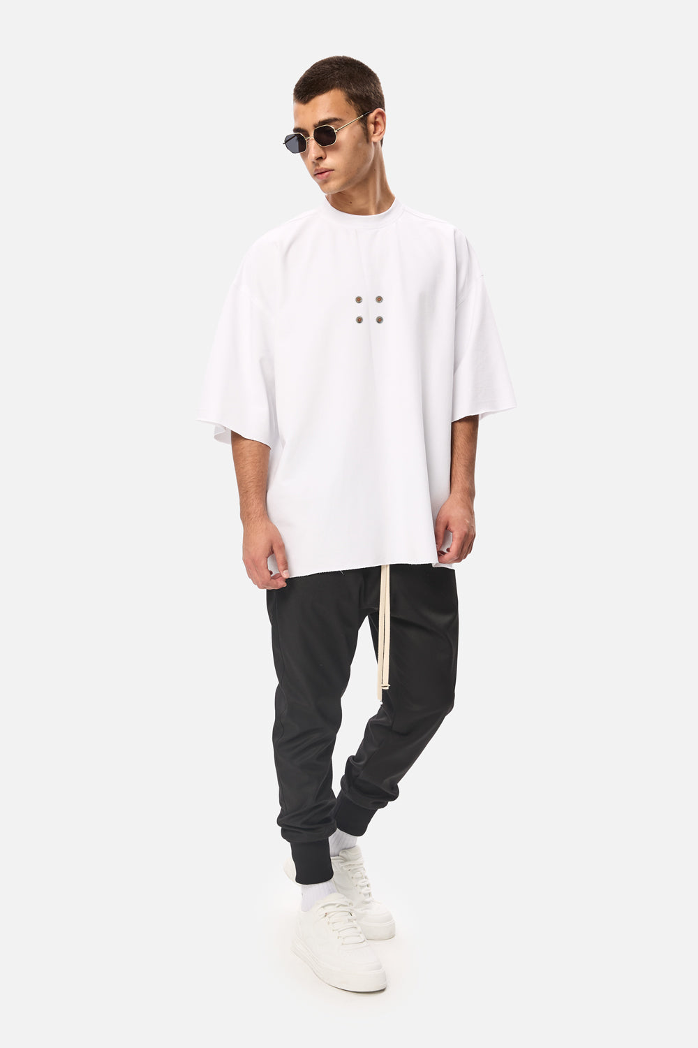 Tricou Oversized cu Ocheti | Bărbați | Alb | Stil Modern & Elegant | Confort & Funcționalitate | Atelier Hamza