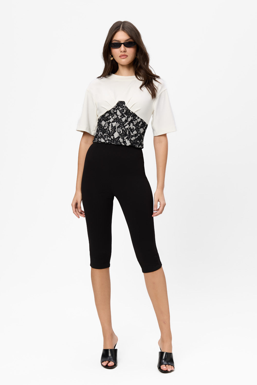 Beżowa koszulka La Perle z nadrukiem W