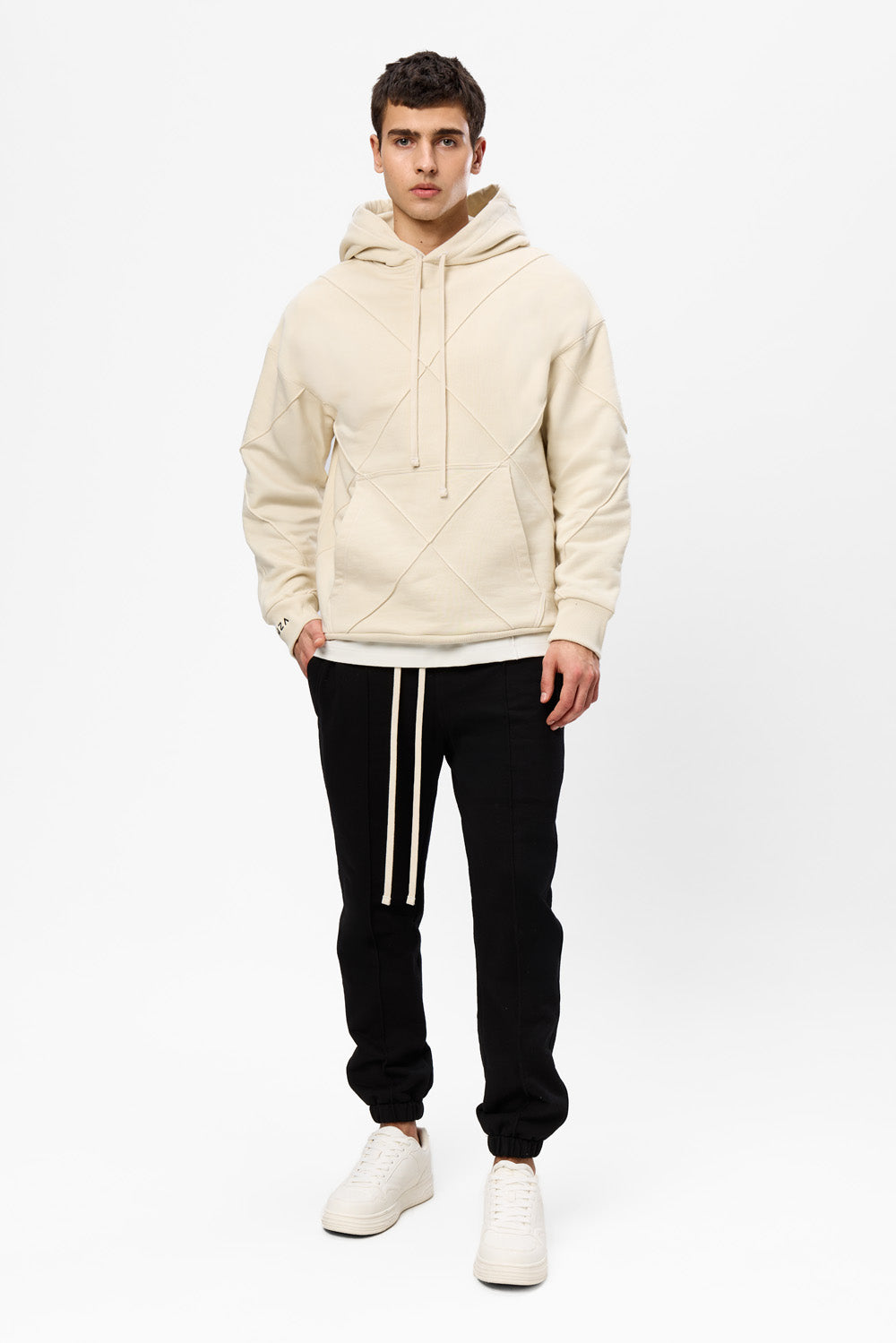 Czarna bluza z kapturem Crudo z niedokończonymi krawędziami