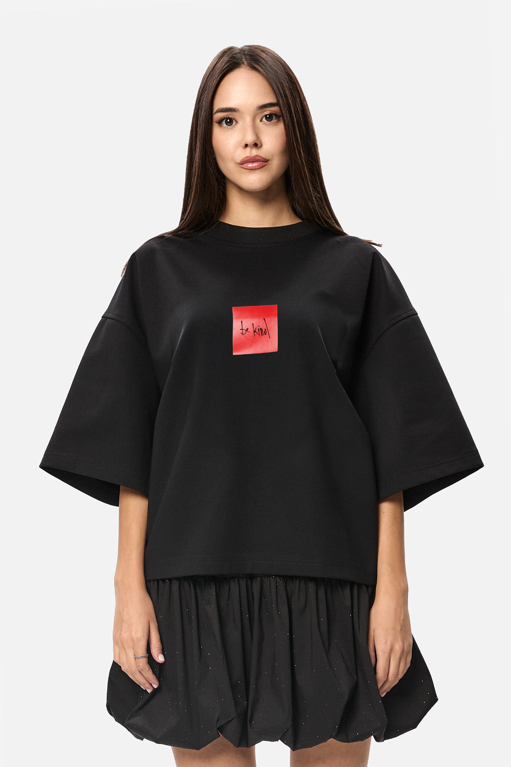 Tricou cu imprimeu Heart Post | Femei | Negru | Stil Modern & Elegant | Confort & Funcționalitate | Atelier Hamza