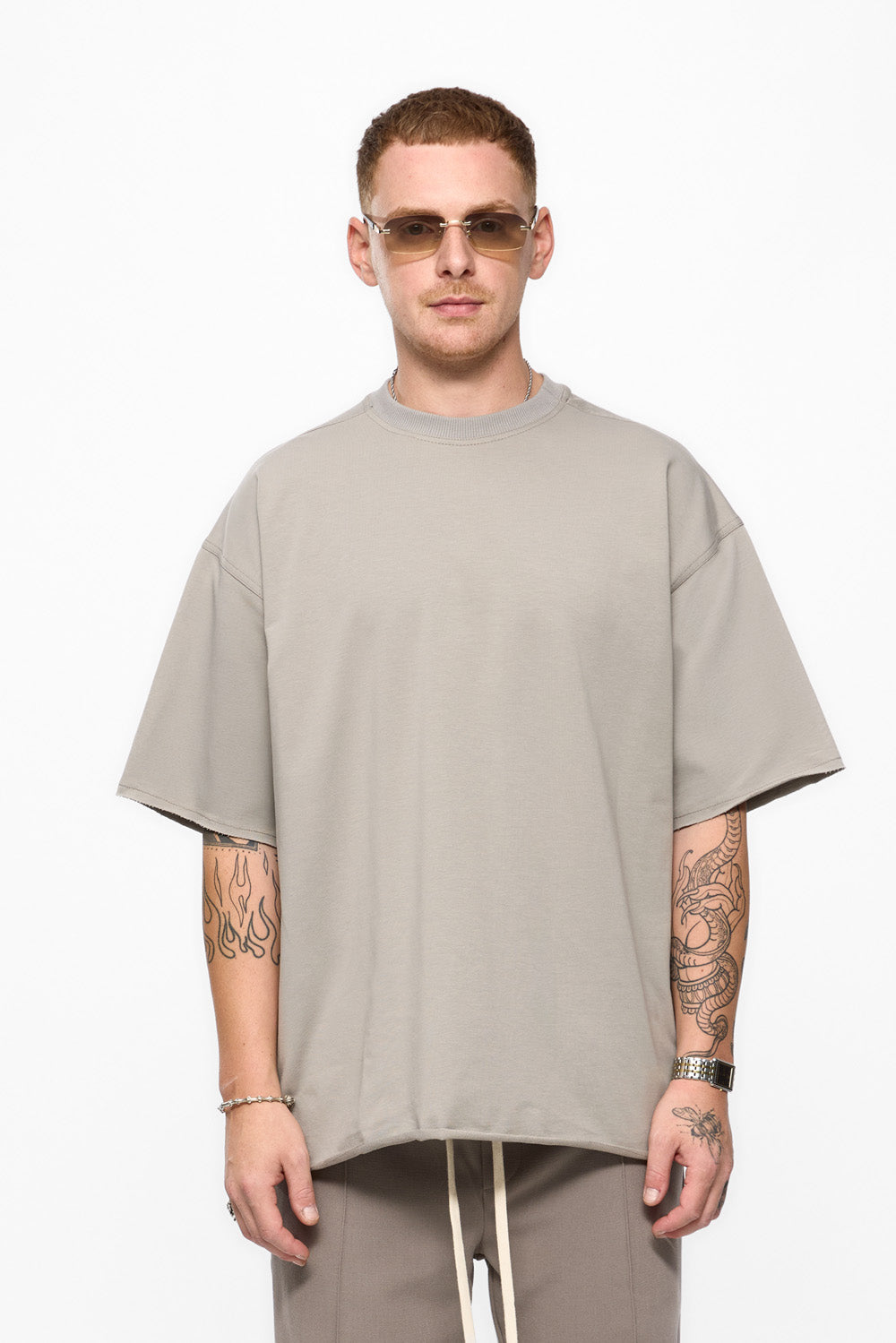 Tricou Oversized | Bărbați | Gri | Stil modern și elegant | Confort și funcționalitate | Atelier Hamza