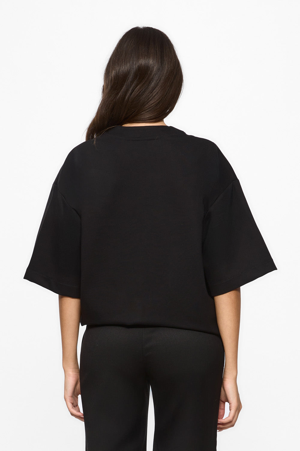 Karo T-shirt | Women | Black | Modern and elegant style | Comfort and functionality | Atelier Hamza