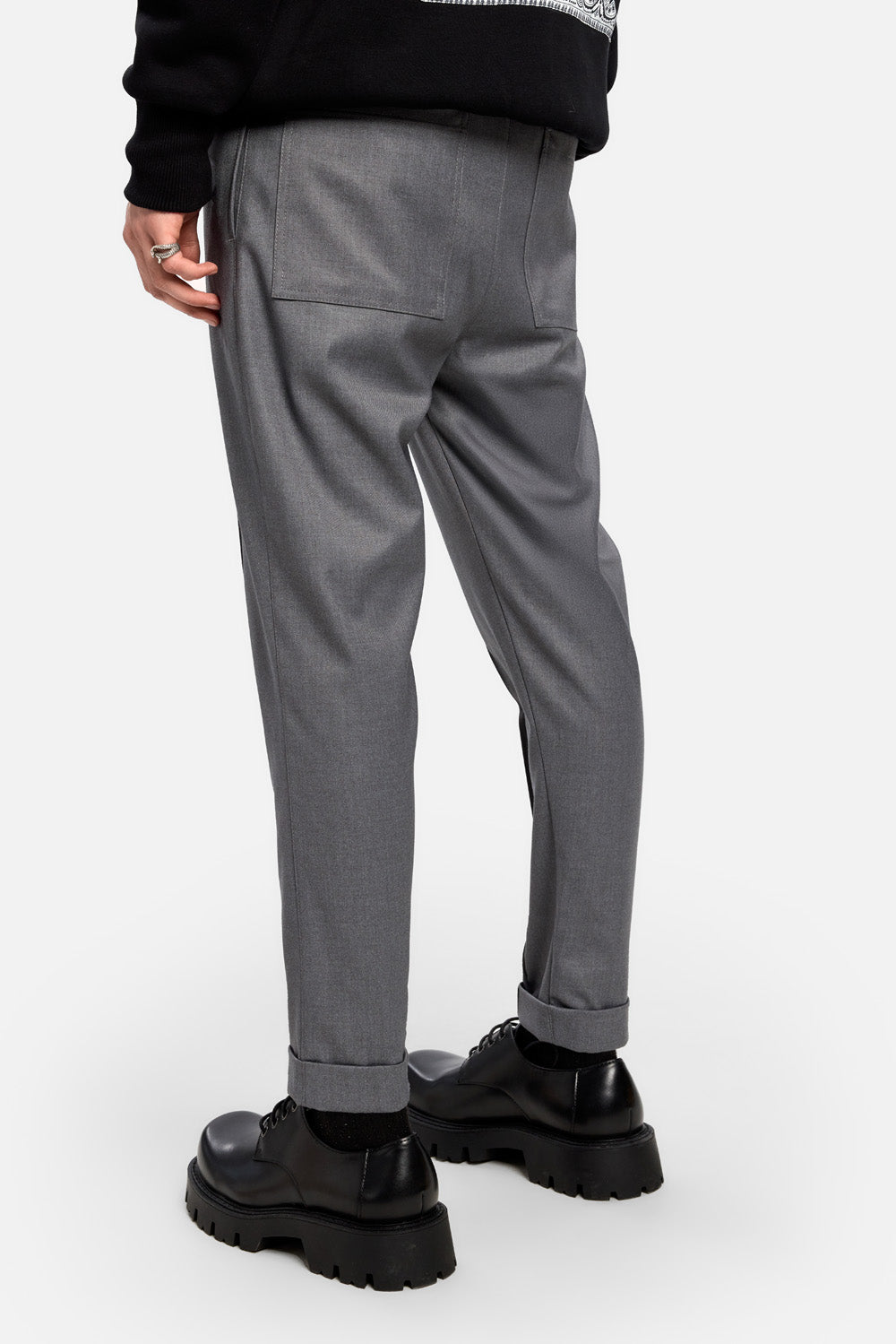 Thom cloth Pants | Men | Grey | Modern and elegant style | Comfort and functionality | Atelier Hamza
