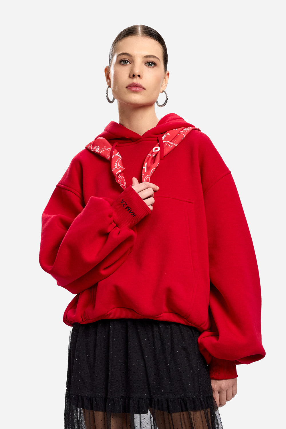 Damska bluza z kapturem – Haft Scarlett