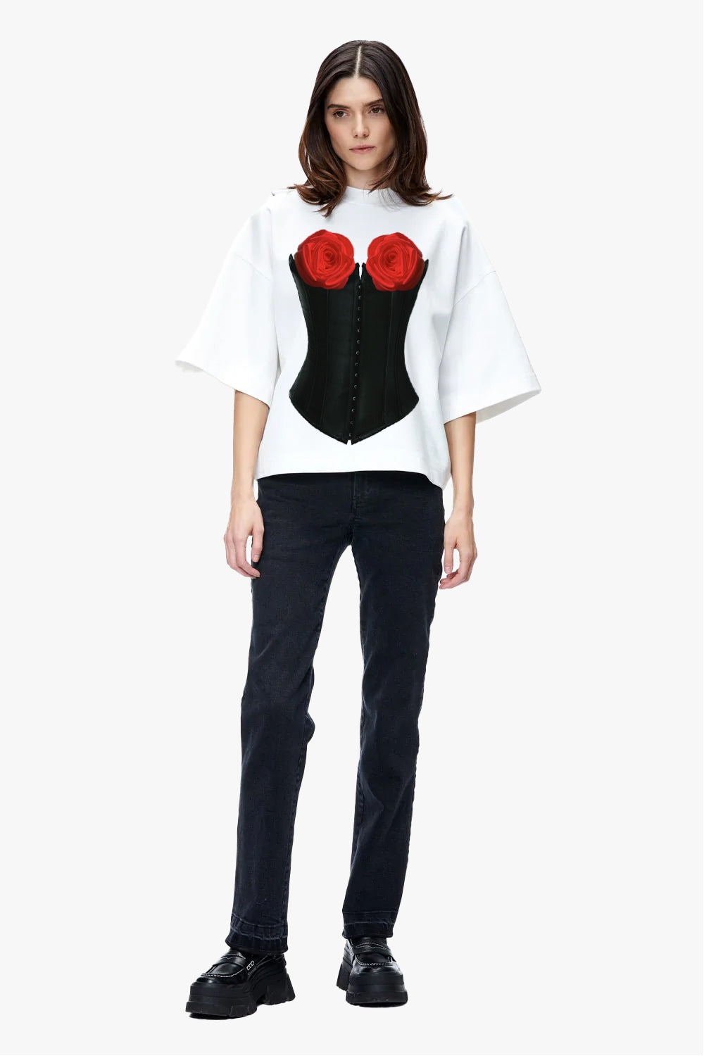 Tricou alb „Charmante” femei, print corset negru cu trandafiri roșii, bumbac premium, stil elegant și confort durabil, croială modernă.