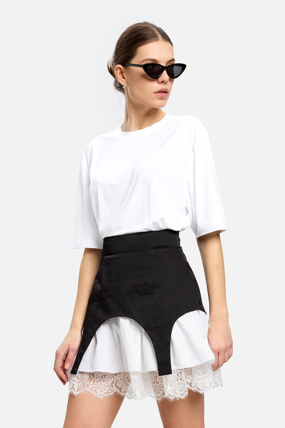 Fustă Black Swan cu bretele tip jartieră| Femei | Negru | Stil Modern & Elegant | Confort & Funcționalitate | Atelier Hamza