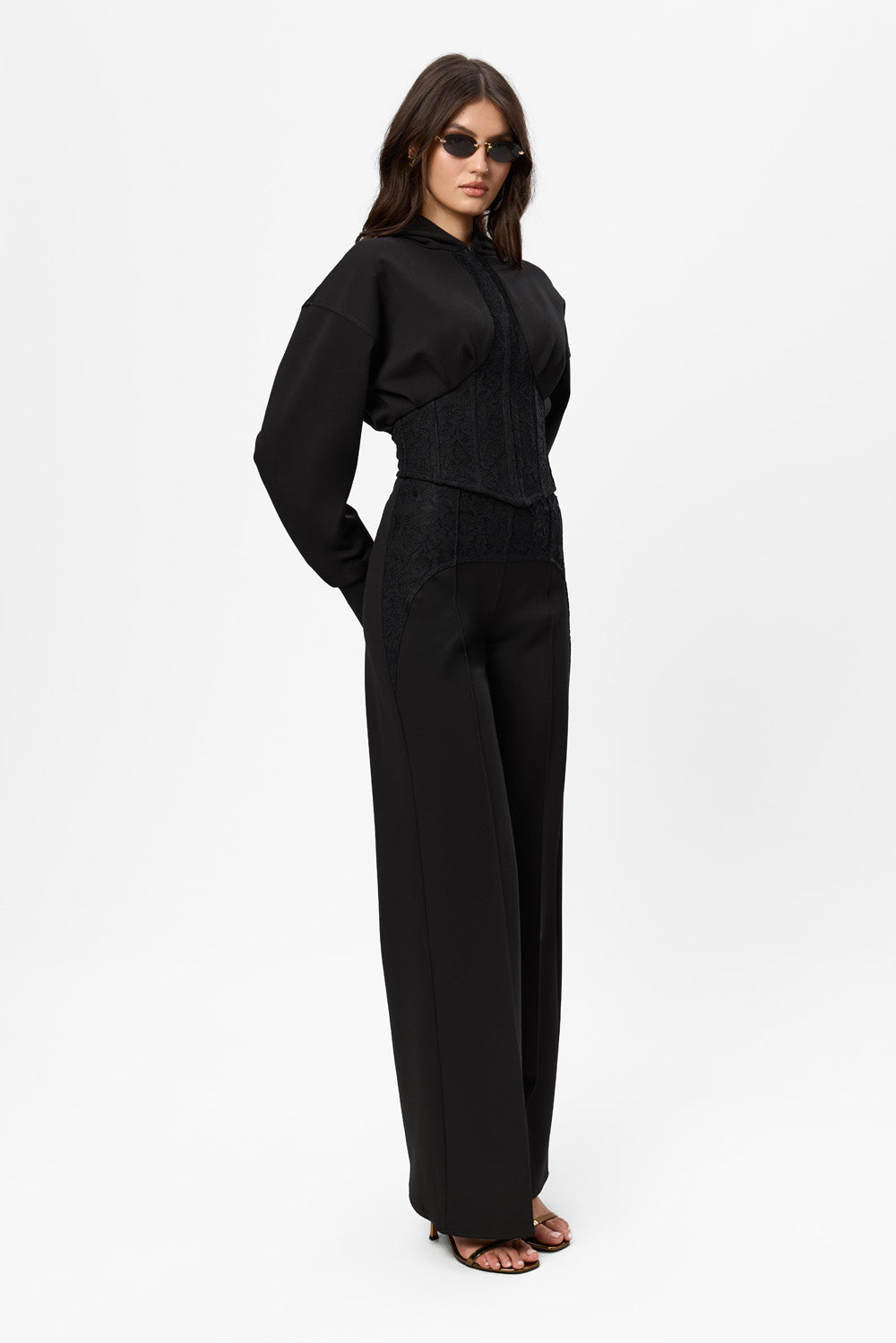 Czarne rozszerzane spodnie Karol