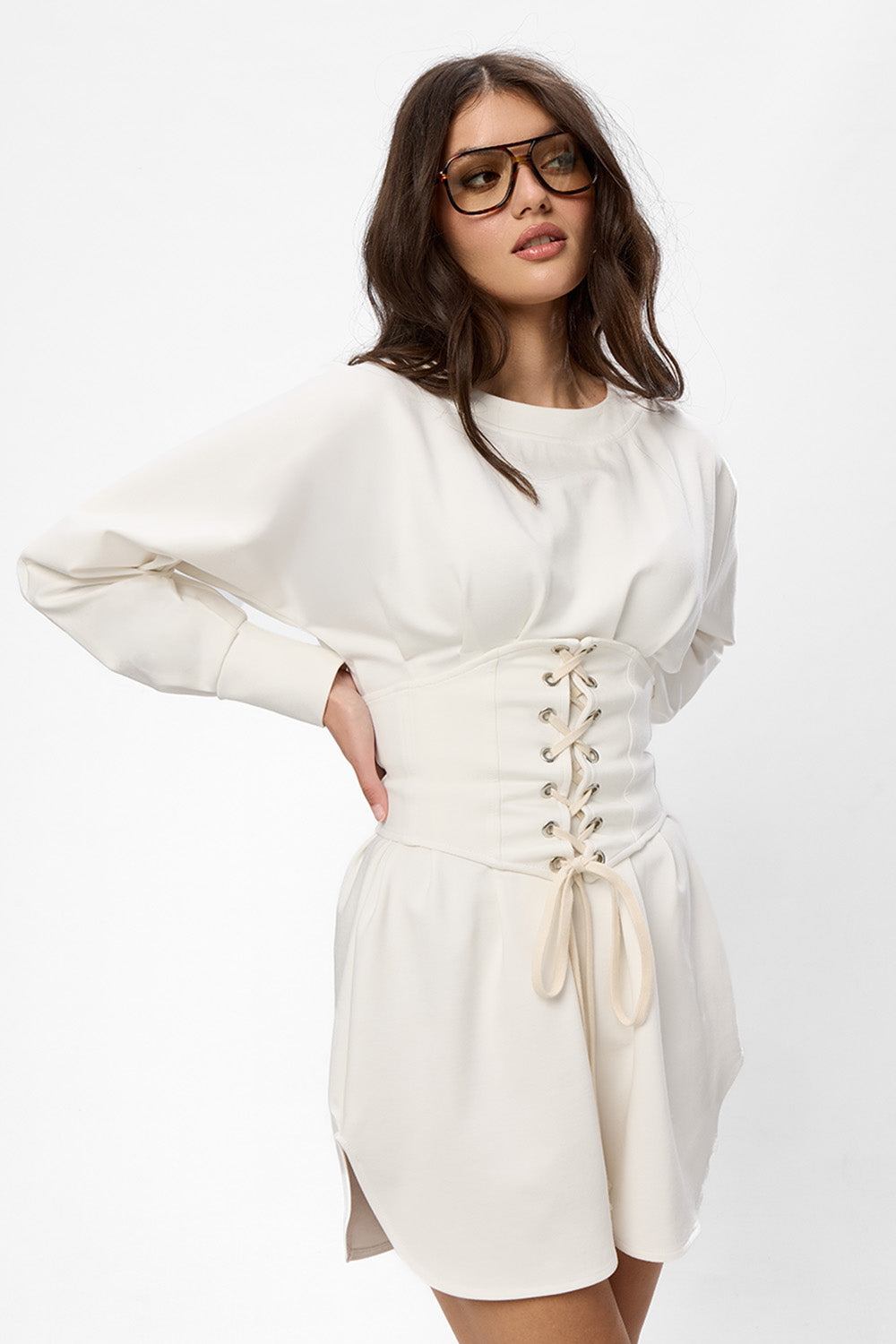 Czarna bluza z kapturem Karol z gorsetem