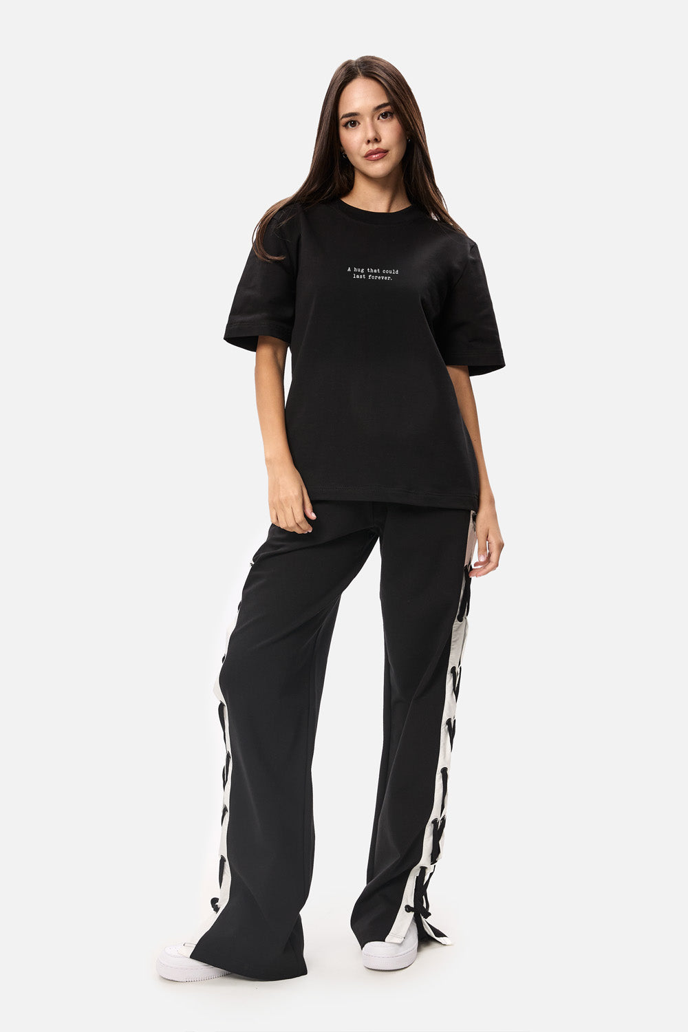 Tricou A hug that could last 4ever | Femei | Negru Elegant, Moale & Confortabil | Feminitate & Putere | Atelier Hamza