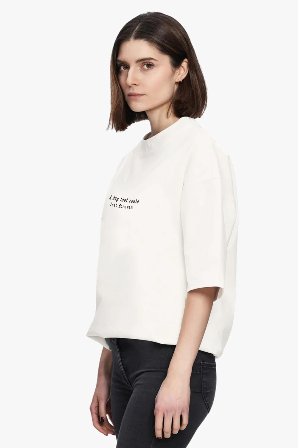 A hug that could last 4ever oversized T-shirt Femei | Confort & Eleganță | Alb | Atelier Hamza