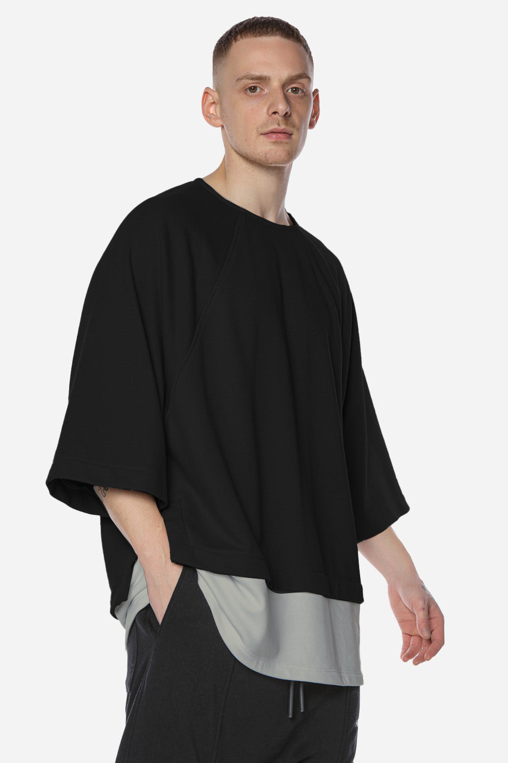 Tricou negru de barbati cu banda brodata Supreme | Confort & Eleganță | Negru | Atelier Hamza