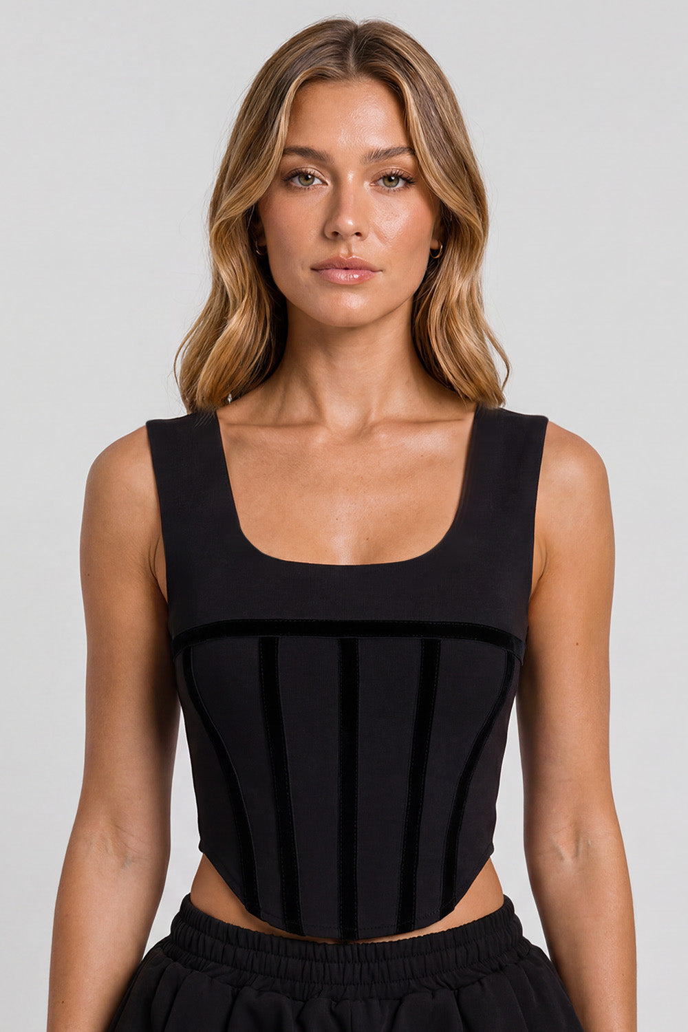 Top corset femei negru din bumbac cu inserții din catifea, purtat de un model feminin, vedere din față