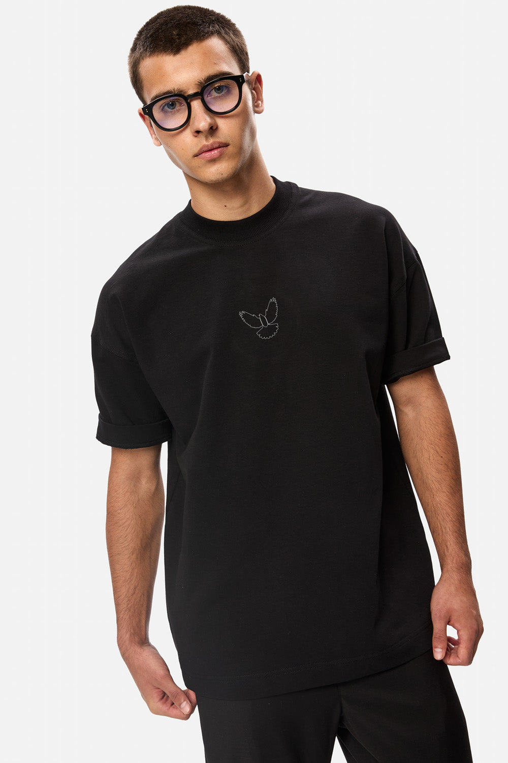 Tricou negru Oversized | Barbati | Negru | Stil Rafinat & Confort | Elegant & Distinctiv | Atelier Hamza.
Cumpara acum!