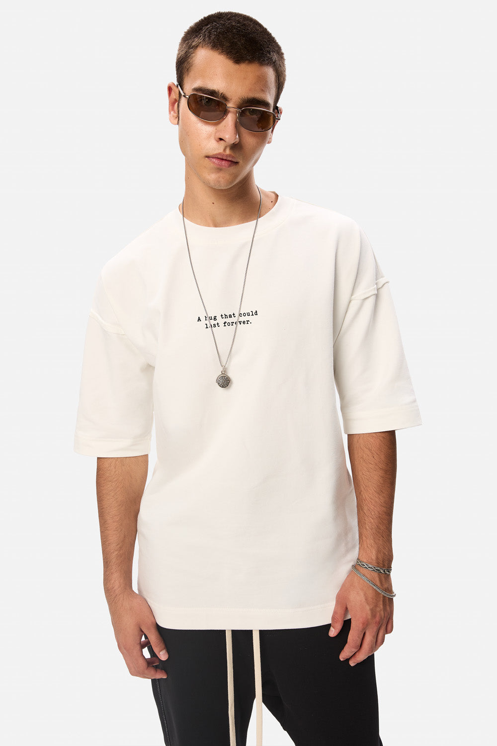 A hug that could last 4ever T-shirt Barbati | Confort & Eleganță | Alb | Atelier Hamza