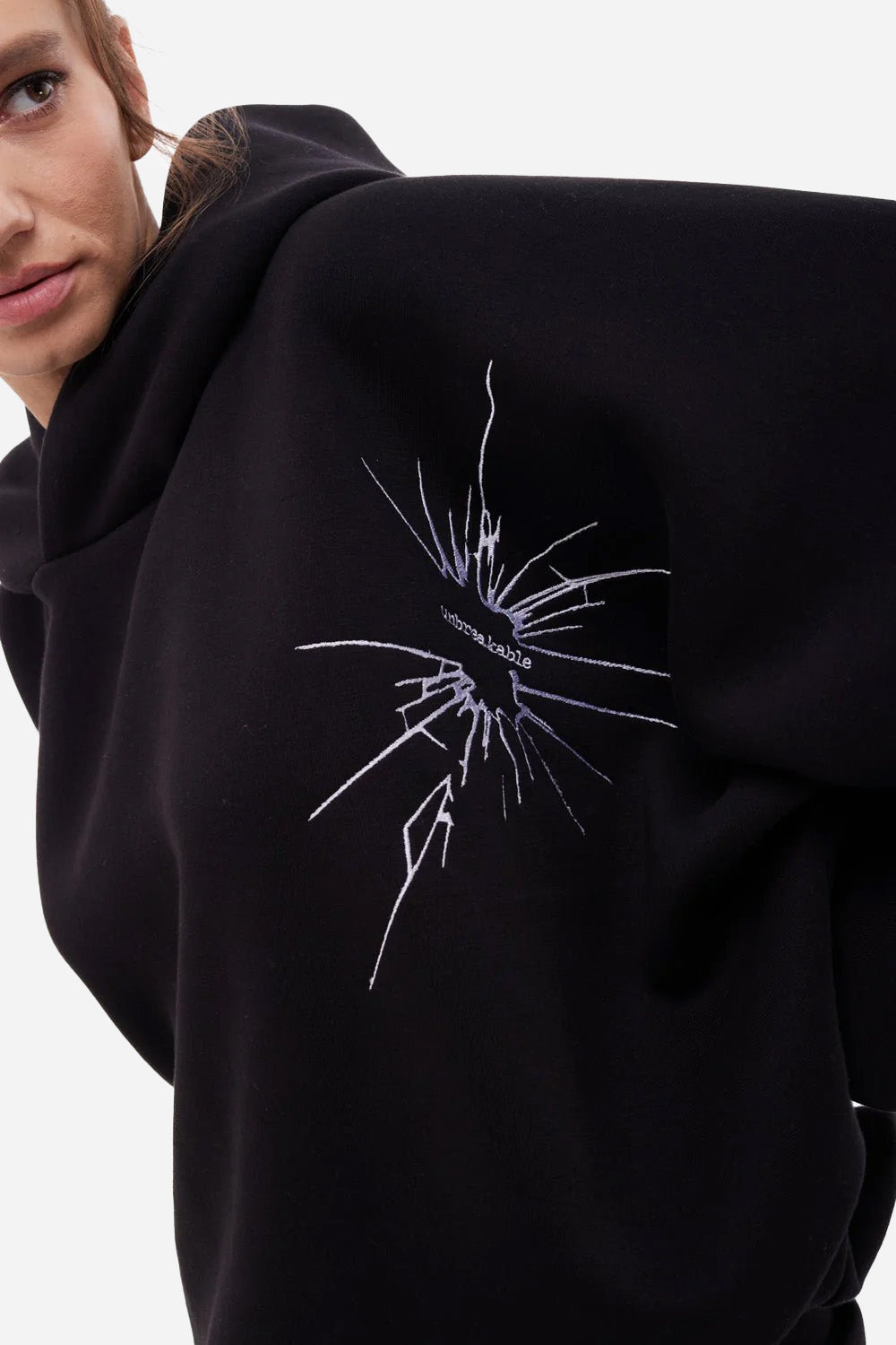 Hanorac cu broderie Hardy | Femei | Negru | Stil Modern & Elegant | Confort & Funcționalitate | Atelier Hamza