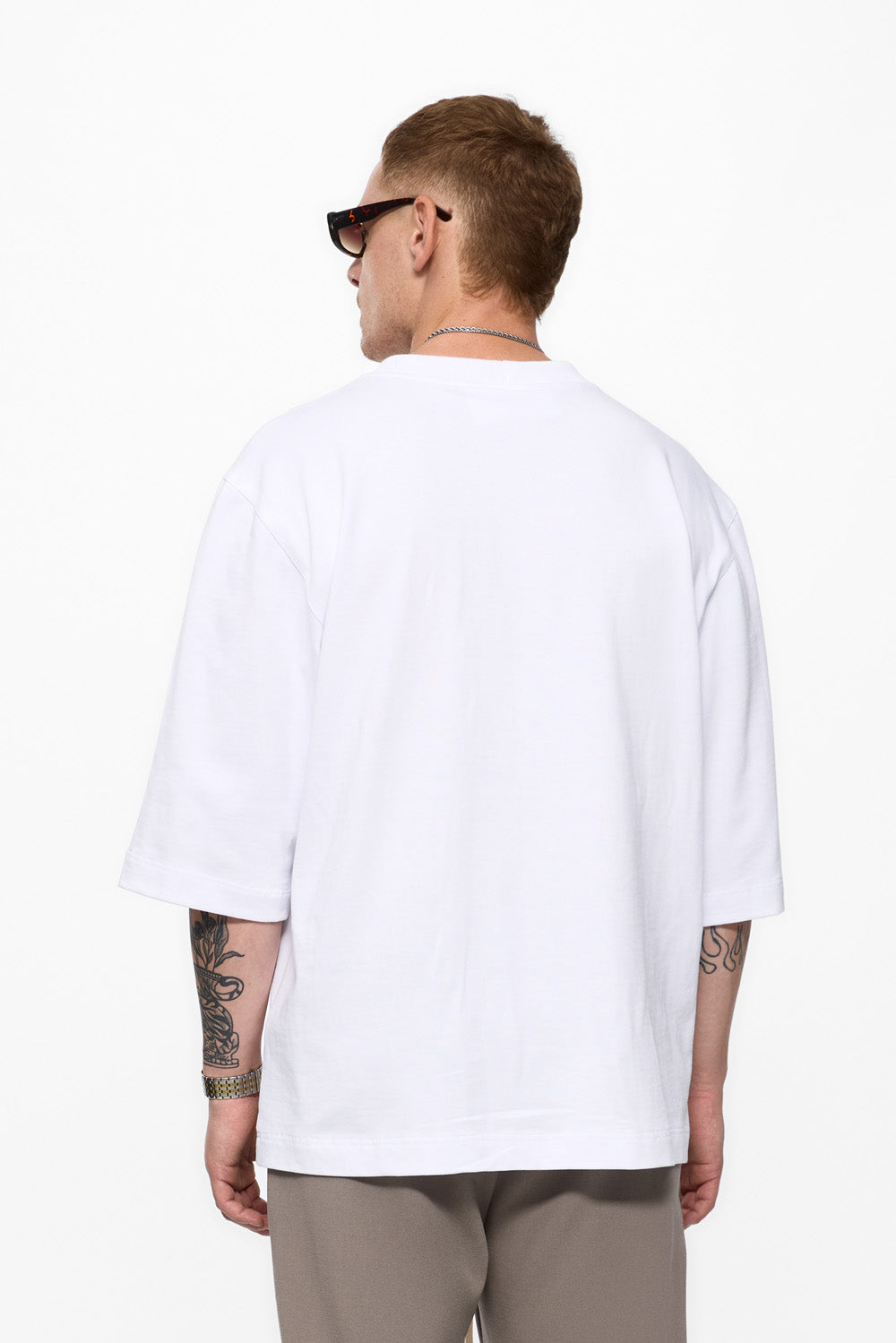 White T-shirt with stitches 247