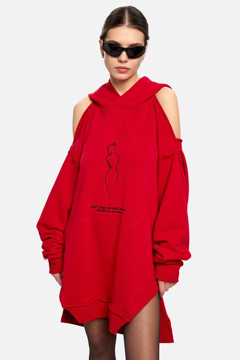 Czerwona bluza z kapturem FRAGILE wyszywana W