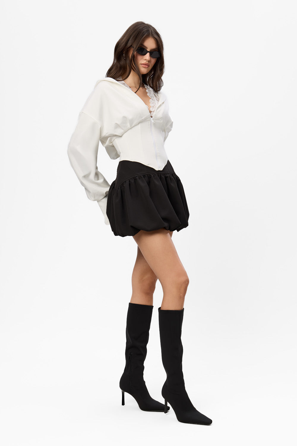 Czarna bluza z kapturem Karol z gorsetem