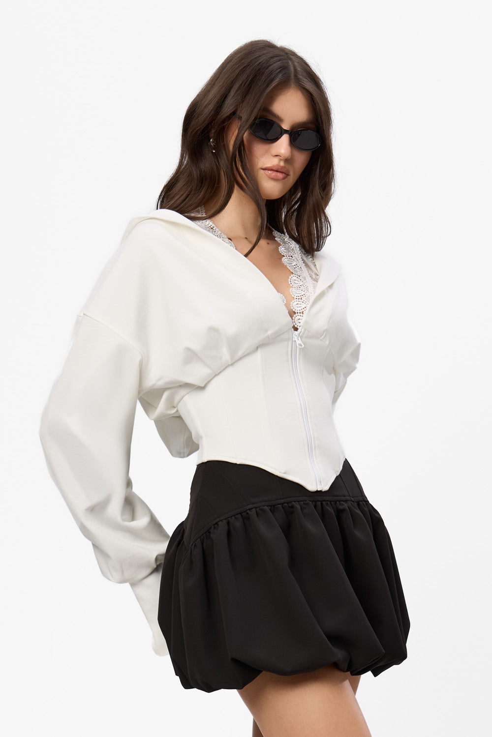 Czarna bluza z kapturem Karol z gorsetem