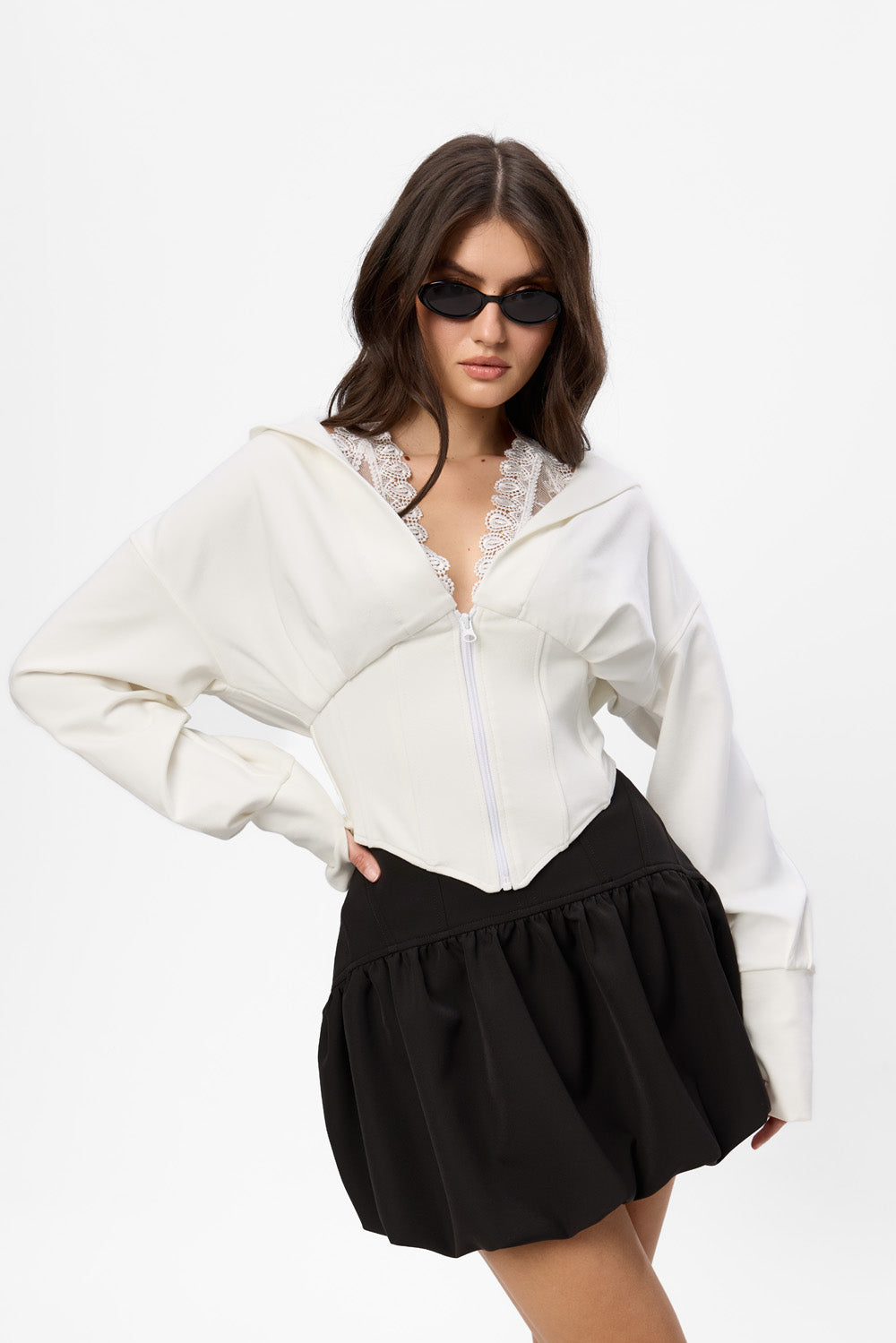 Czarna bluza z kapturem Karol z gorsetem