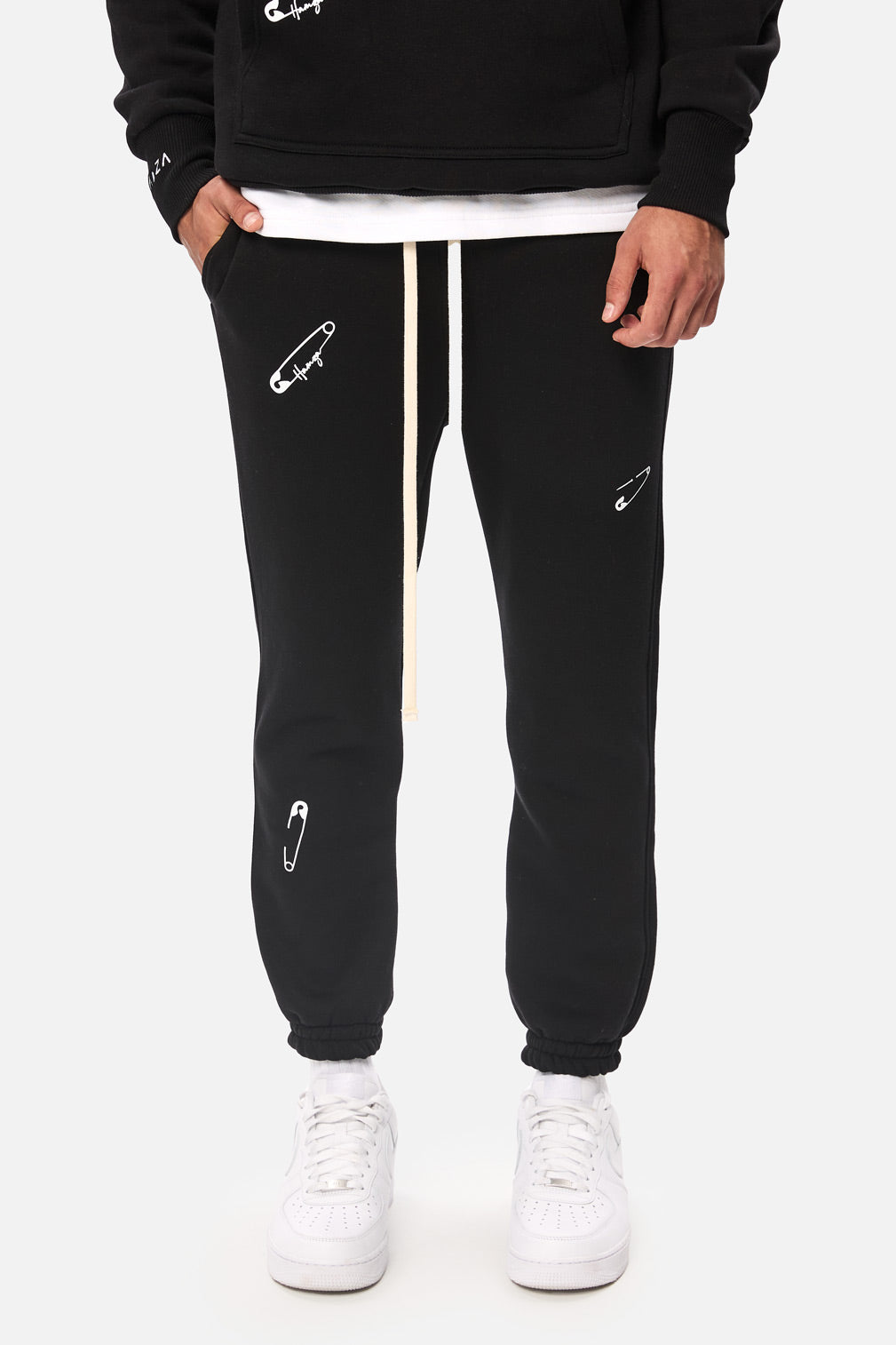 Pantaloni printati "Safety Pin" | Barbati | Negru | Stil Modern & Elegant | Confort & Funcționalitate | Atelier Hamza