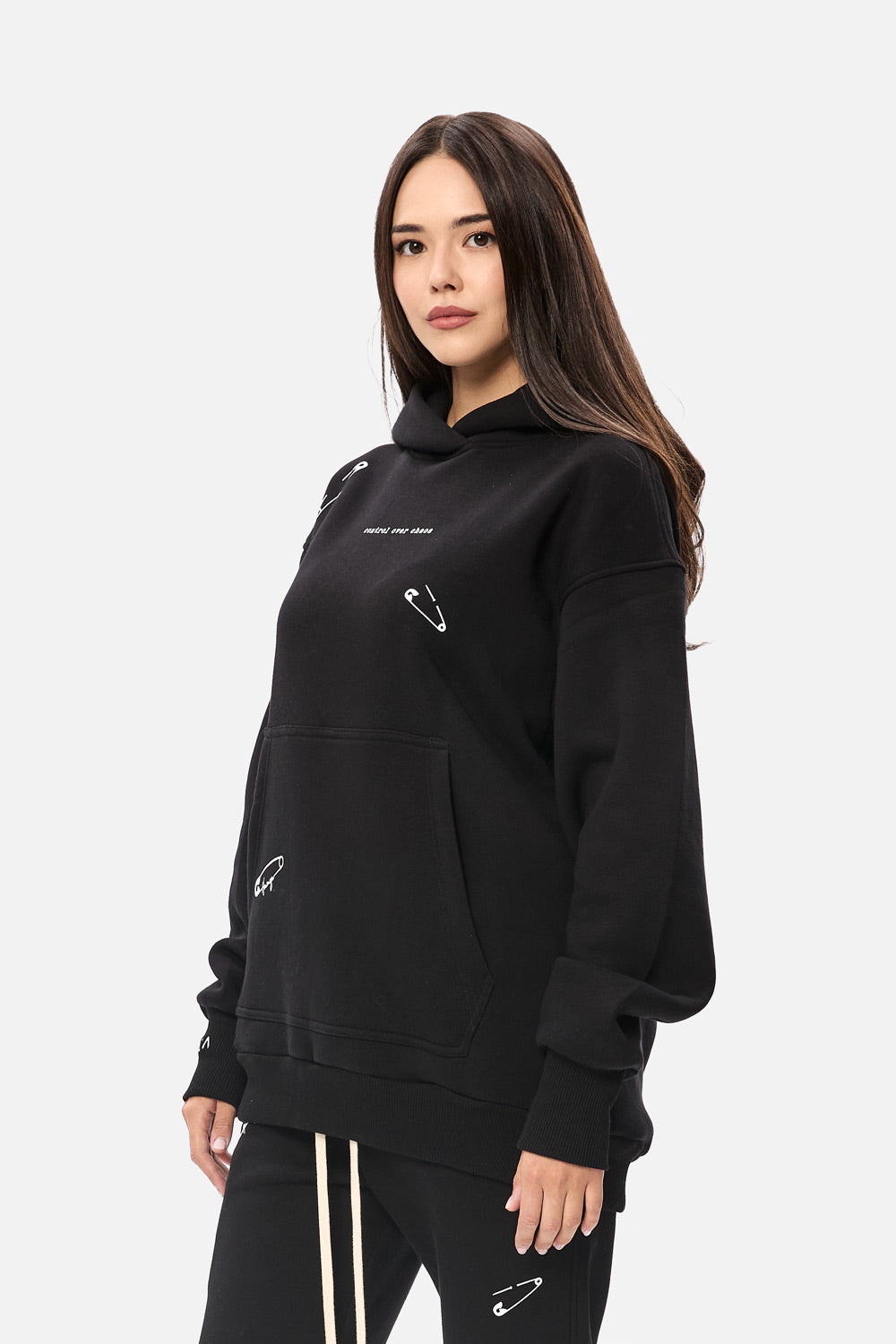 Hanorac printat "Safety Pin" | Femei| Negru | Stil Modern & Elegant | Confort & Funcționalitate | Atelier Hamza