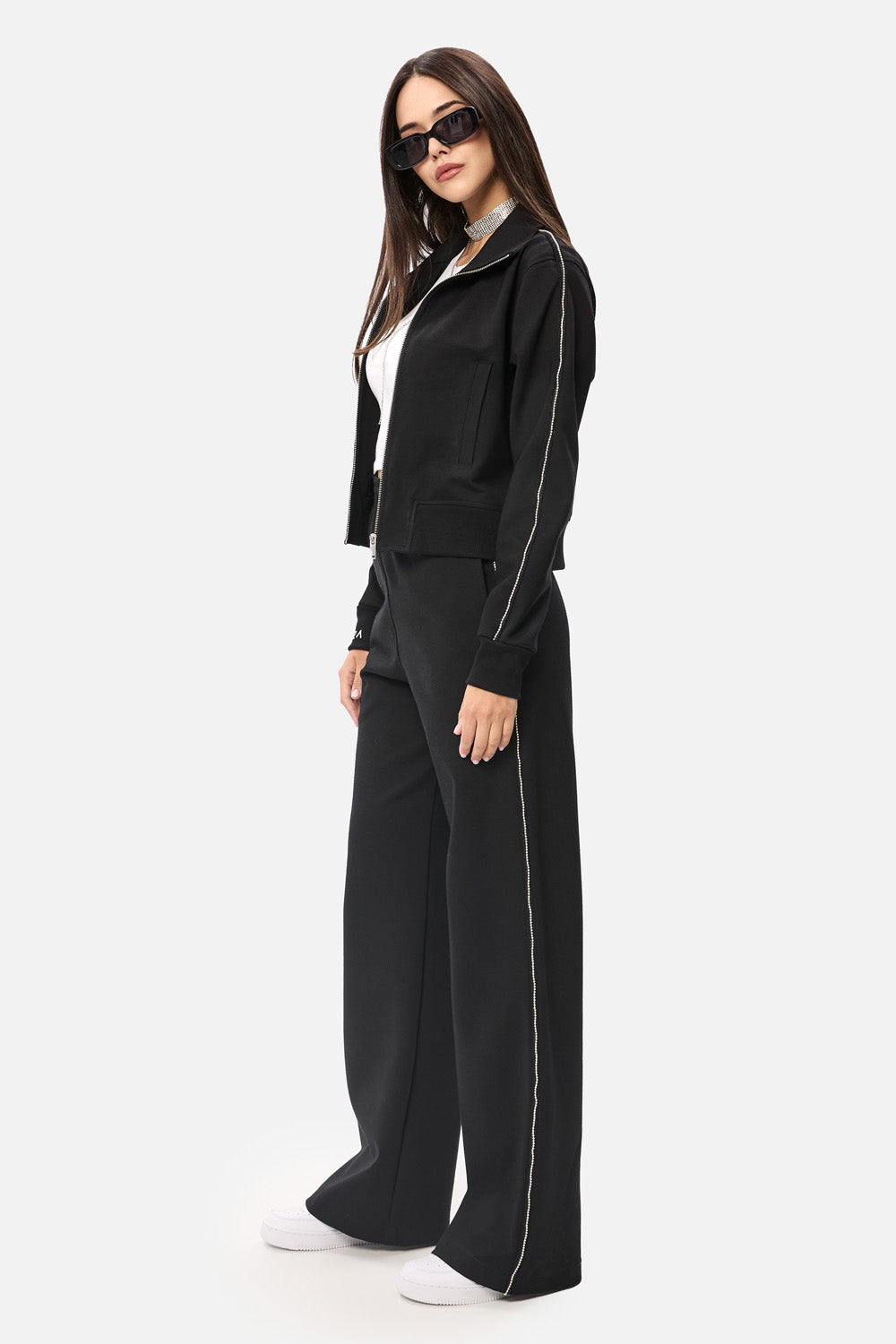 Jachetă Sydney cu bandă de strasuri aplicate| Femei | Negru | Stil Modern & Elegant | Confort & Funcționalitate | Atelier Hamza