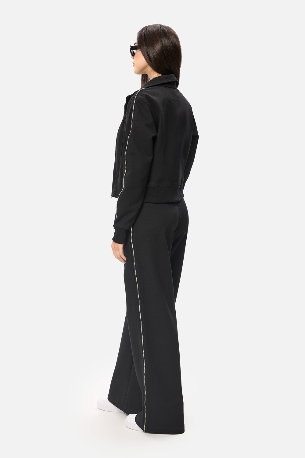 Jachetă Sydney cu bandă de strasuri aplicate| Femei | Negru | Stil Modern & Elegant | Confort & Funcționalitate | Atelier Hamza