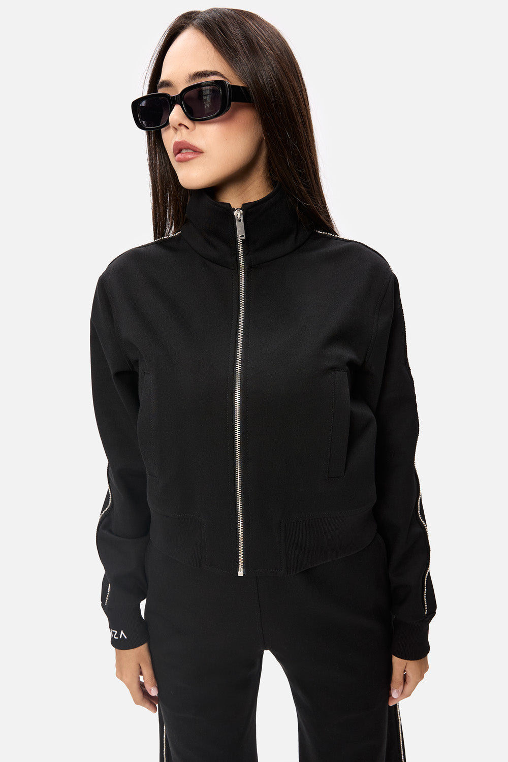Jachetă Sydney cu bandă de strasuri aplicate| Femei | Negru | Stil Modern & Elegant | Confort & Funcționalitate | Atelier Hamza