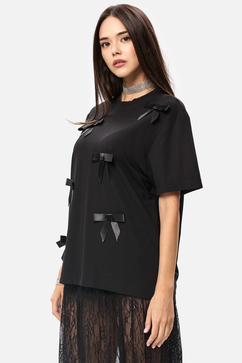 Tricou Yui cu fundițe aplicate pentru femei | Negru | Stil Modern & Elegant | Confort & Funcționalitate | Atelier Hamza