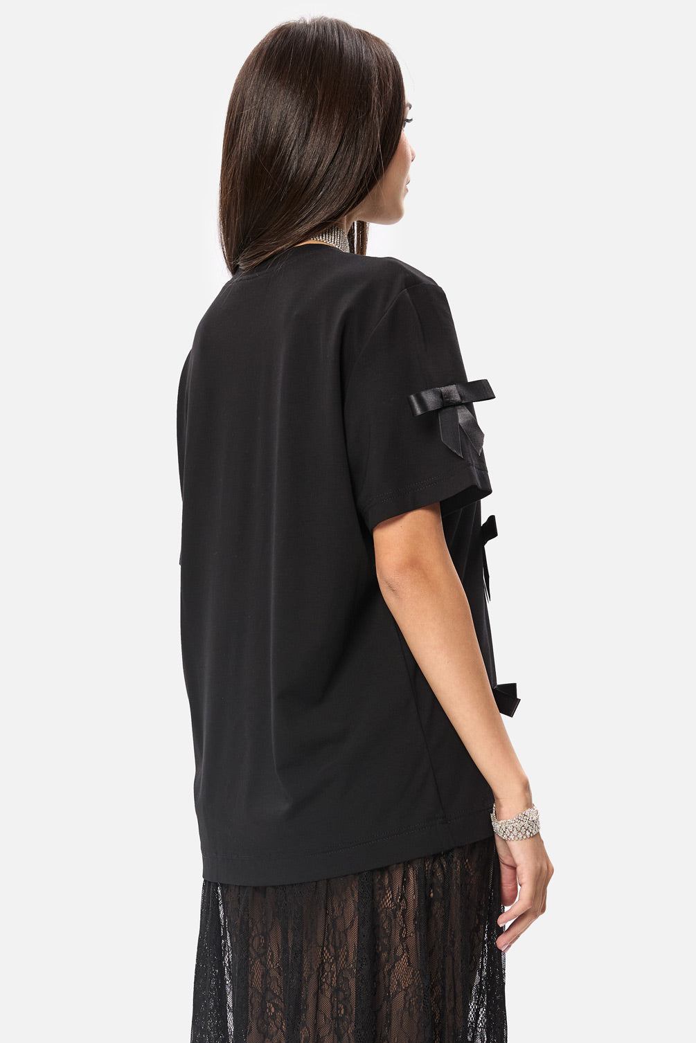 Tricou Yui cu fundițe aplicate pentru femei | Negru | Stil Modern & Elegant | Confort & Funcționalitate | Atelier Hamza