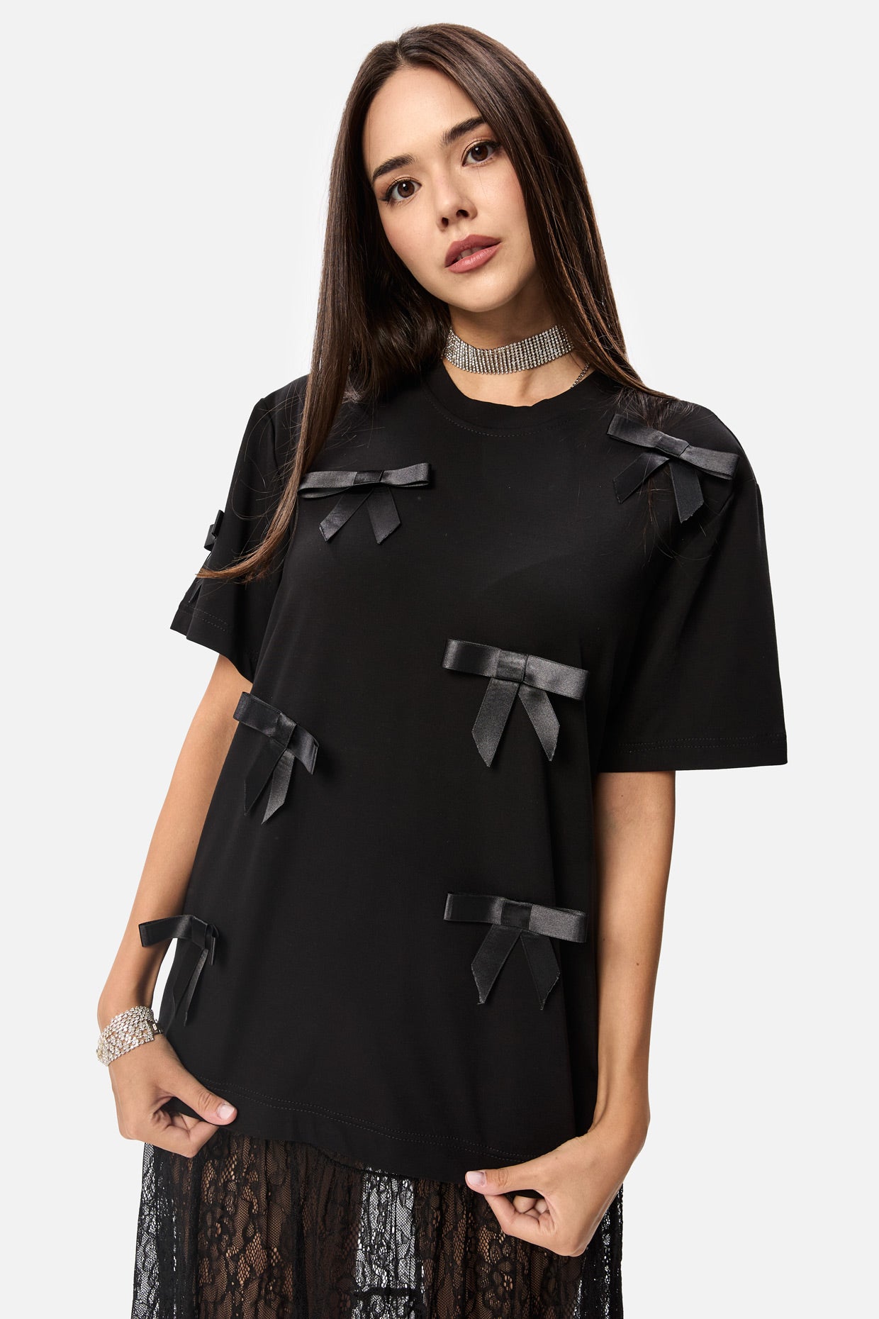 Tricou Yui cu fundițe aplicate pentru femei | Negru | Stil Modern & Elegant | Confort & Funcționalitate | Atelier Hamza
