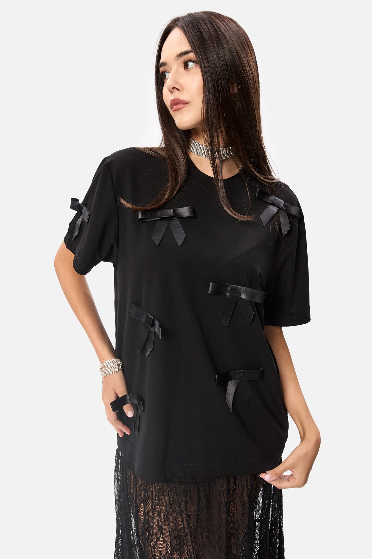Tricou Yui cu fundițe aplicate pentru femei | Negru | Stil Modern & Elegant | Confort & Funcționalitate | Atelier Hamza