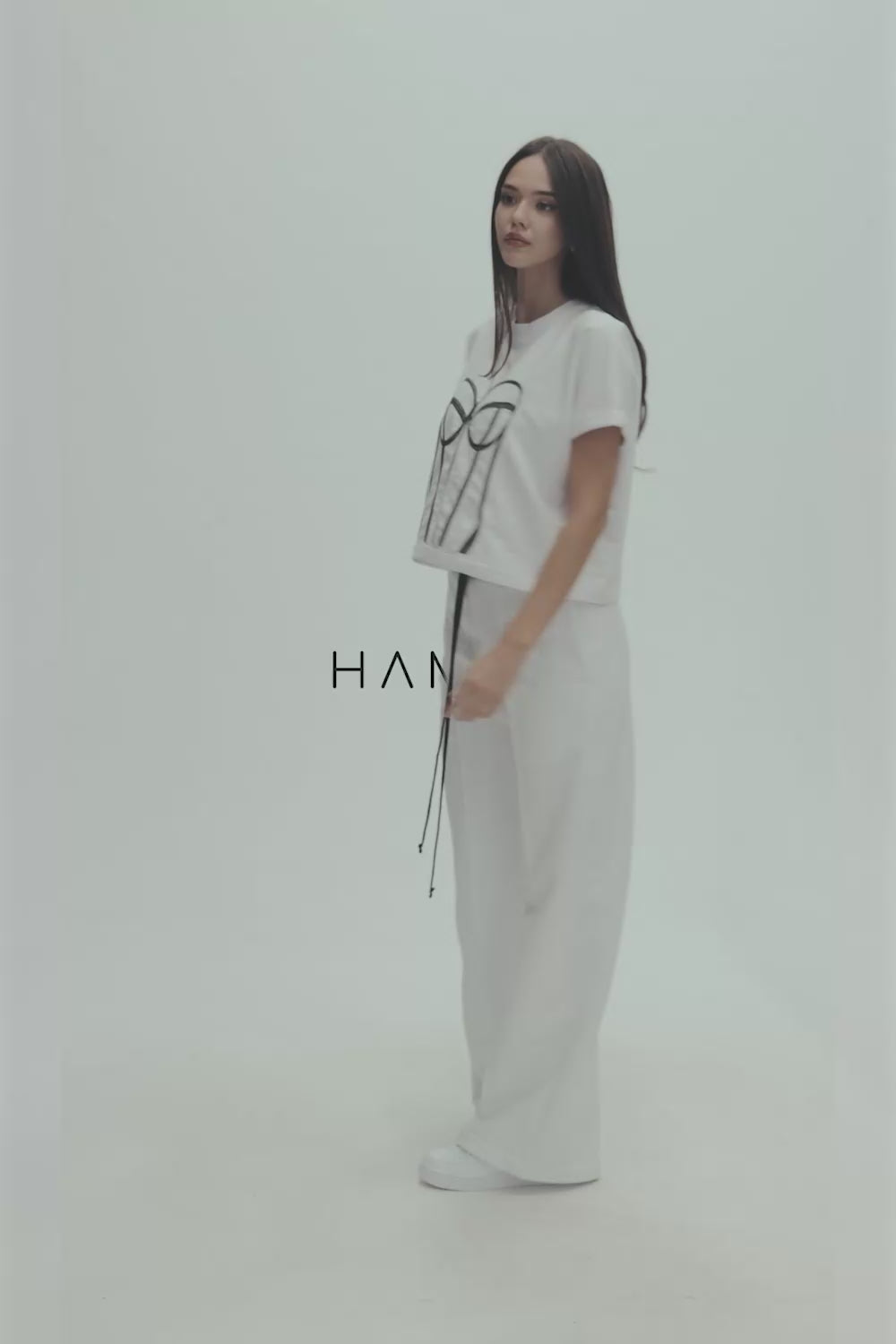 Tricou de femei cu broderie Muse | Confort & Eleganță | Alb | Atelier Hamza