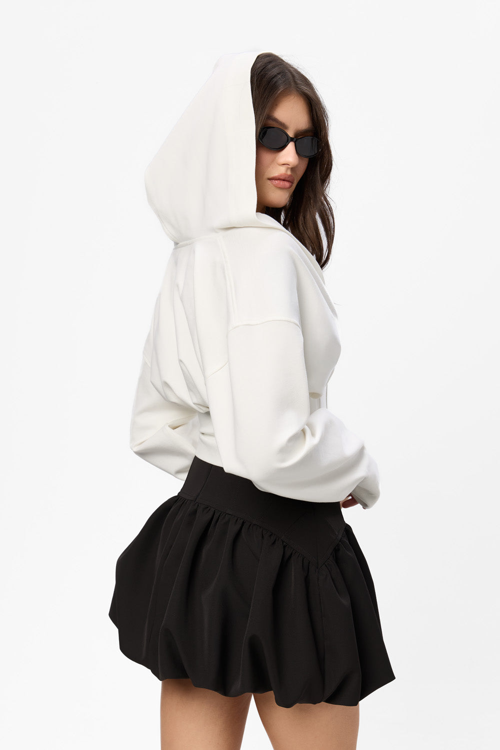 Czarna bluza z kapturem Karol z gorsetem