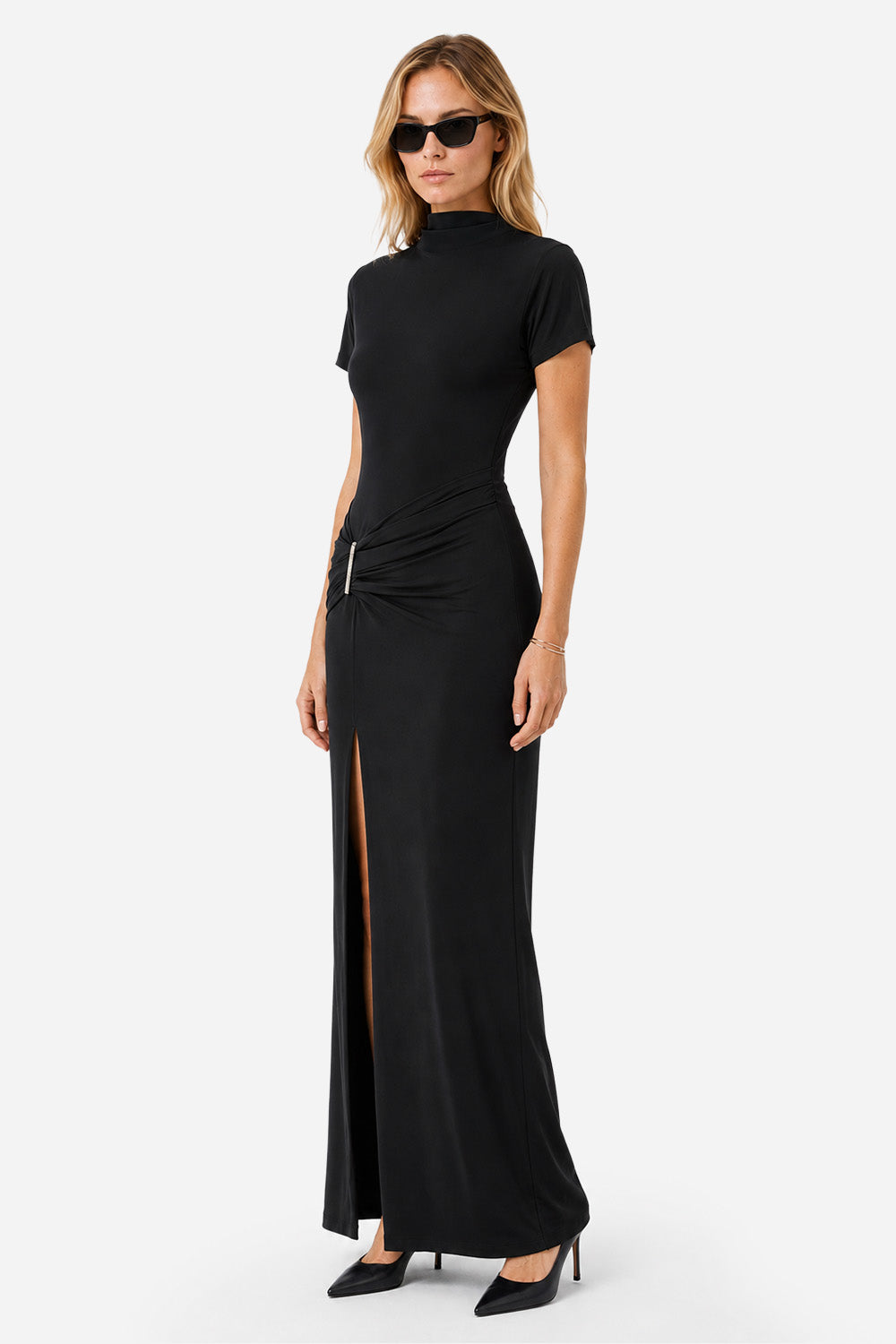 Rochie fluidă femei neagră din lycra, purtată de un model feminin, vedere laterală