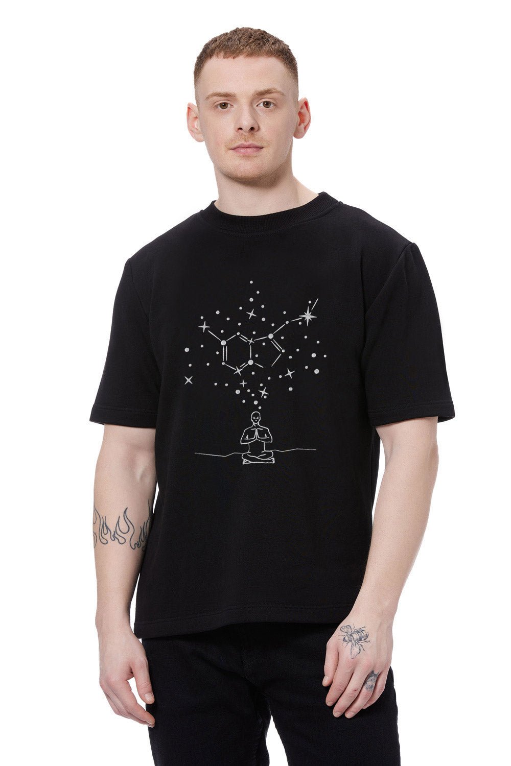 Tricou Brodat Serotonin | Bumbac de Înaltă Calitate | Confort și Stil | Bărbați | Negru | Atelier Hamza