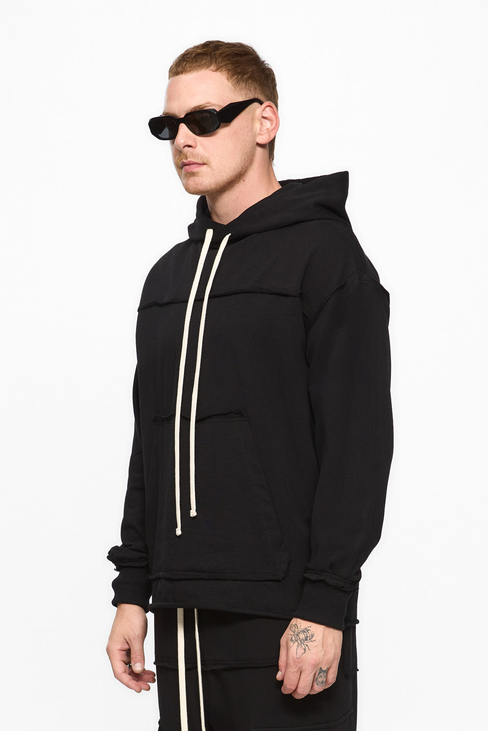 Hanorac negru de barbati cu margini nefinisate Crudo v2 